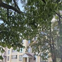 Пригородный, Болгарская улица, д.12/4   Продаю квартиру