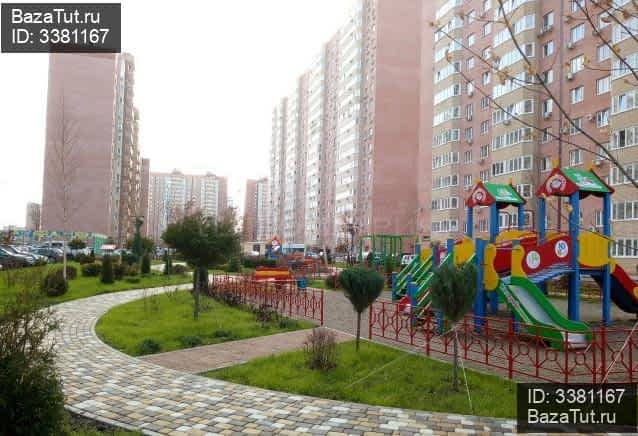 Шевелева 3 краснодар. Краснодар губернский детская площадка заправка. Окна в пол в квартире. Краснодар героя яцкова 2/2. Шевелева 3 краснодар.